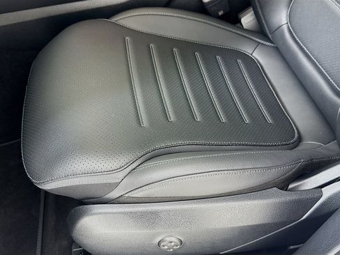 Used 2025 Mercedes-Benz GLC 300 image 21