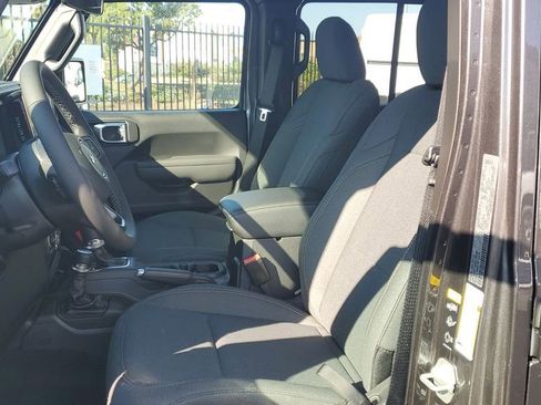 New 2026 Jeep Gladiator Sport image 17