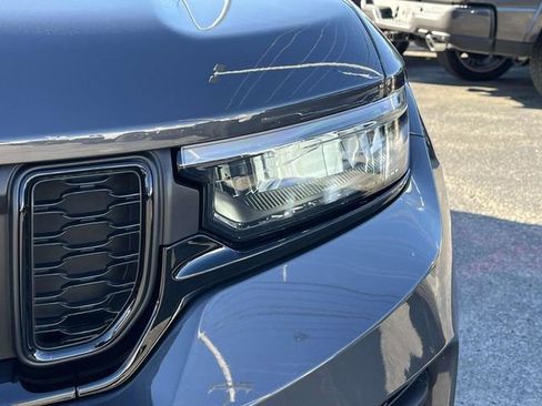 Used 2023 Jeep Grand Cherokee Altitude image 8