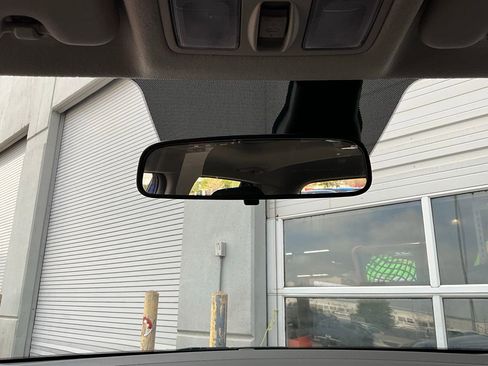 Used 2025 Hyundai Venue SEL image 17