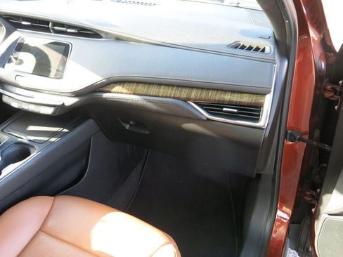 Used 2019 Cadillac XT4 Premium Luxury FWD image 12