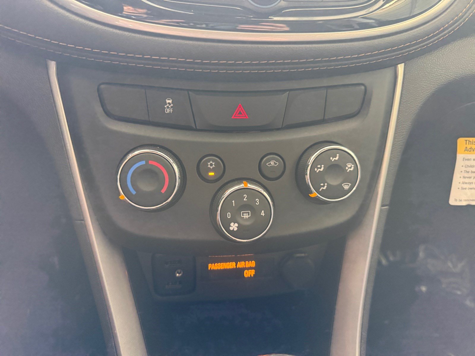Used 2022 Chevrolet Trax LT w/ Sport Edition FWD image 28