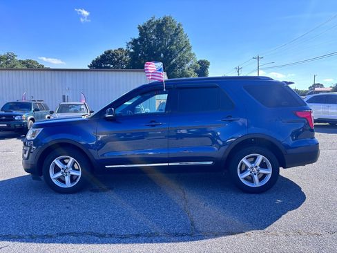 Used 2017 Ford Explorer XLT AWD/4WD image 4