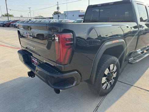 Used 2025 GMC Sierra 2500 Denali AWD/4WD image 8