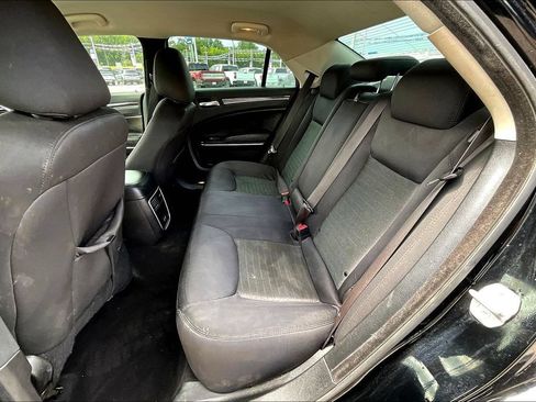 Used 2022 Chrysler 300 Touring w/ Sport Appearance Package RWD image 7
