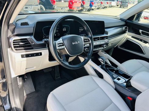 Used 2025 Kia Telluride S FWD image 13