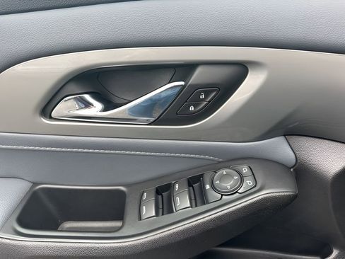 Used 2021 Chevrolet Traverse LT image 26