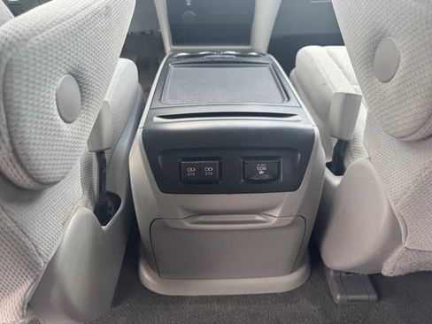 Used 2019 Toyota Sienna LE AWD/4WD image 10