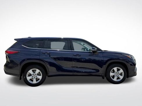 Used 2020 Toyota Highlander L AWD/4WD image 2