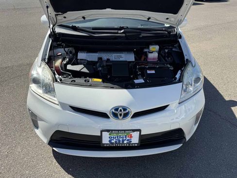 Used 2015 Toyota Prius Four w/ Deluxe Solar Roof Package FWD image 40