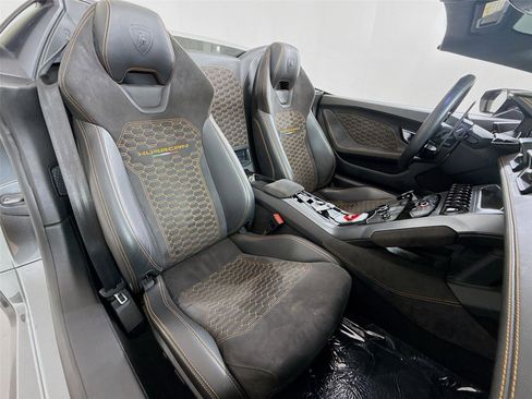 Used 2019 Lamborghini Huracan LP 580-2 image 16