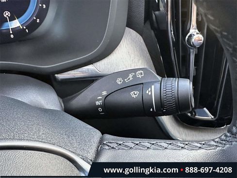 Used 2025 Volvo XC60 B5 Plus w/ Climate Package image 30