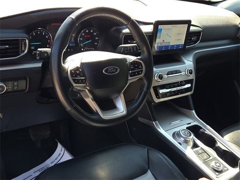 Certified 2022 Ford Explorer XLT w/ Equipment Group 202A image 16