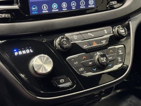 Used 2018 Chrysler Pacifica Touring Plus w/ S Appearance Package image 13