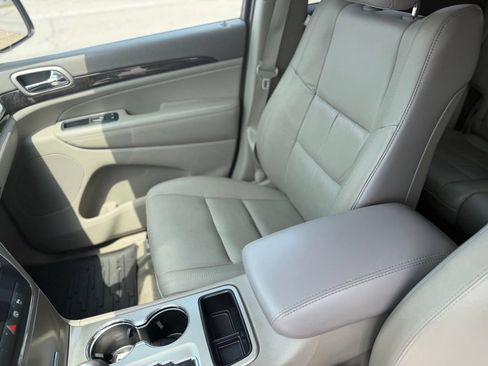 Used 2013 Jeep Grand Cherokee Laredo AWD/4WD image 18