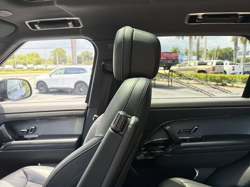Used 2025 Land Rover Range Rover Sport SE AWD/4WD image 12