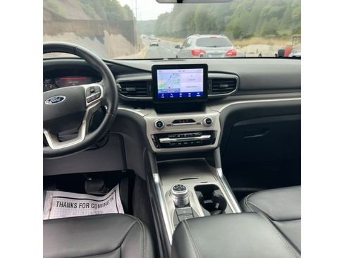 Used 2023 Ford Explorer XLT w/ Equipment Group 202A image 6