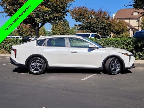 New 2025 Kia K4 LXS image 3