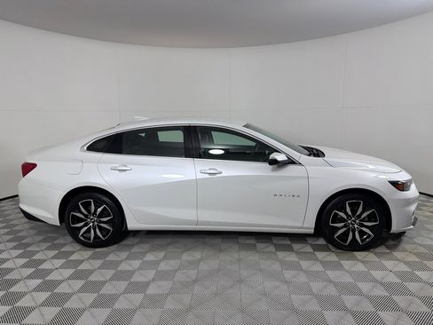 Used 2017 Chevrolet Malibu LT w/ Leather Package image 4