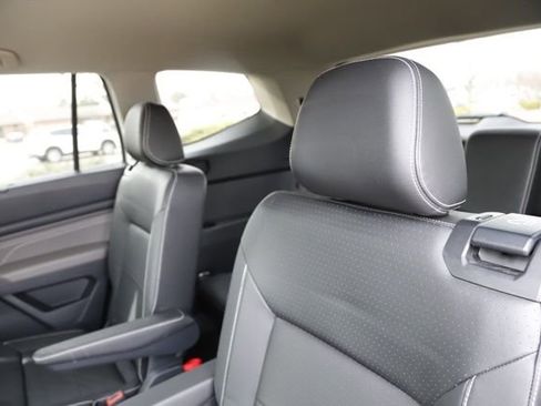 Used 2023 Volkswagen Atlas SE w/ Black Wheel Package image 15