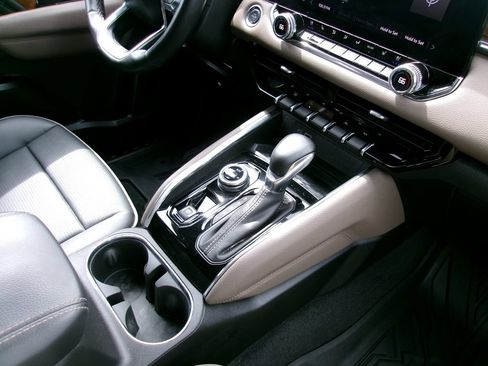 Used 2025 GMC Canyon Denali AWD/4WD image 14