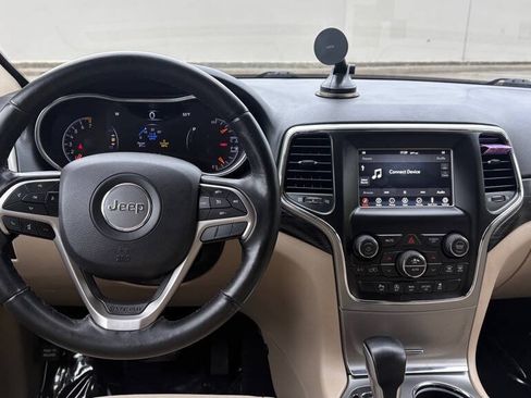 Used 2020 Jeep Grand Cherokee Laredo RWD image 11
