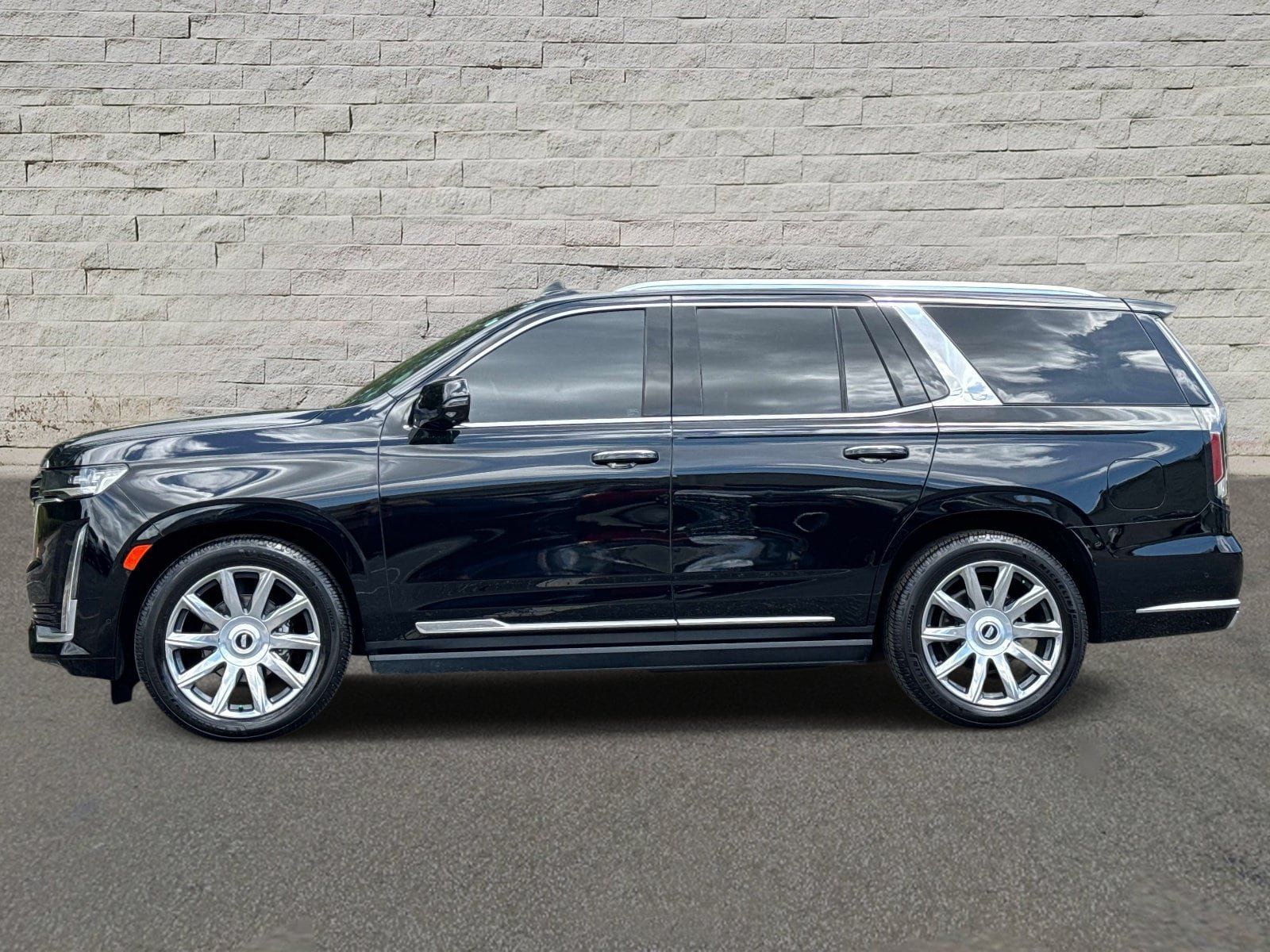 Used 2023 Cadillac Escalade Premium Luxury Platinum AWD/4WD image 2