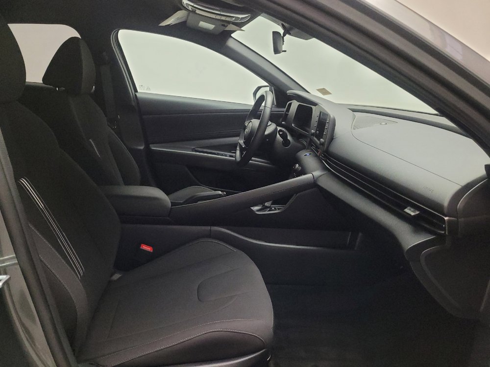 Used 2025 Hyundai Elantra Sport FWD image 21