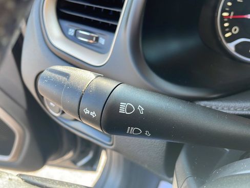 Used 2016 Jeep Renegade Latitude FWD image 16