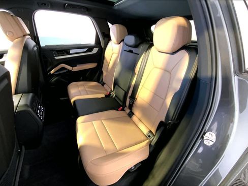 Used 2025 Porsche Cayenne image 24