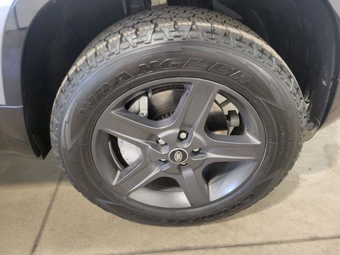 Used 2022 Land Rover Defender 90 X-Dynamic SE image 28