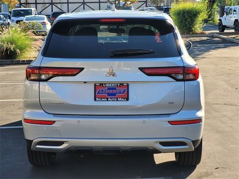 Used 2024 Mitsubishi Outlander SE image 6