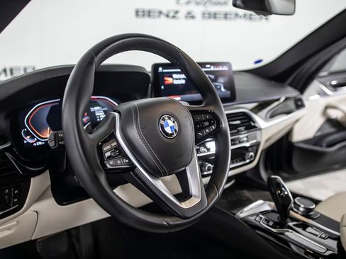 Used 2023 BMW 530i w/ Premium Package RWD image 21