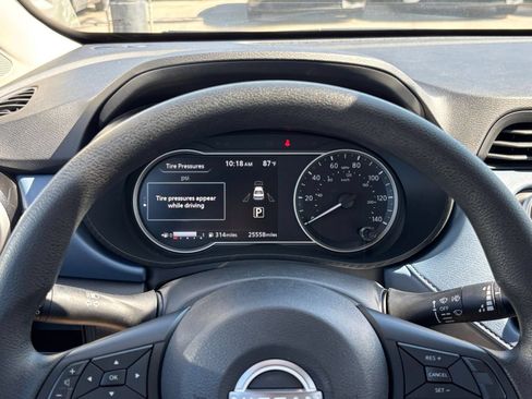 Used 2025 Nissan Versa SV FWD image 38