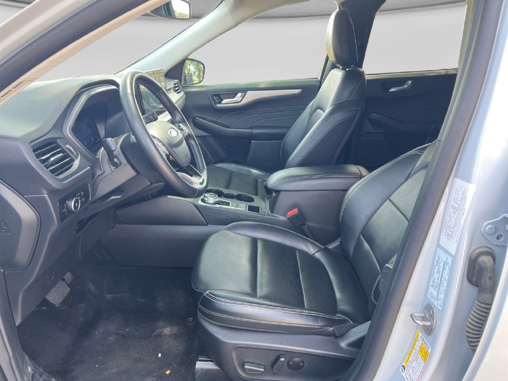 Used 2025 Ford Escape Platinum AWD/4WD image 16