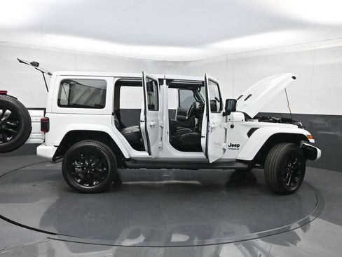 Used 2022 Jeep Wrangler Unlimited Sahara AWD/4WD image 36