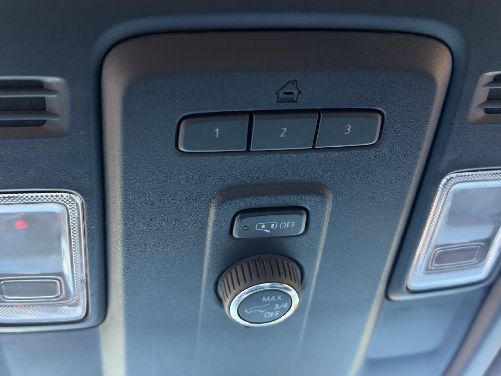 Used 2023 Chevrolet Tahoe LT AWD/4WD image 32