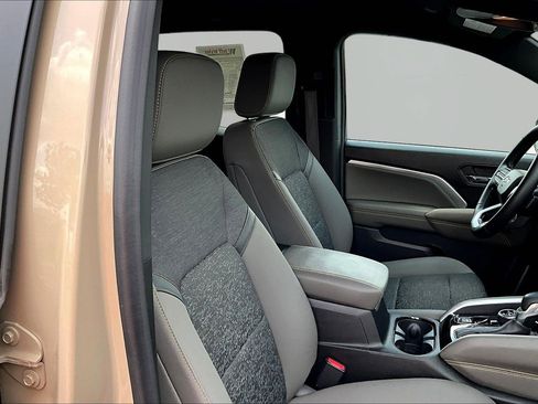 Used 2024 Chevrolet Colorado ZR2 w/ Technology Package image 30