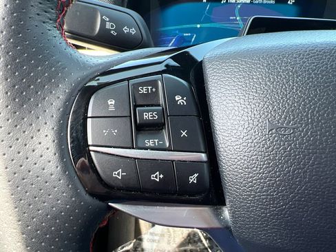 Used 2025 Ford Explorer ST-Line image 16