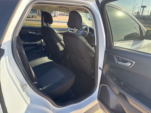 Used 2019 Ford Edge SE image 11