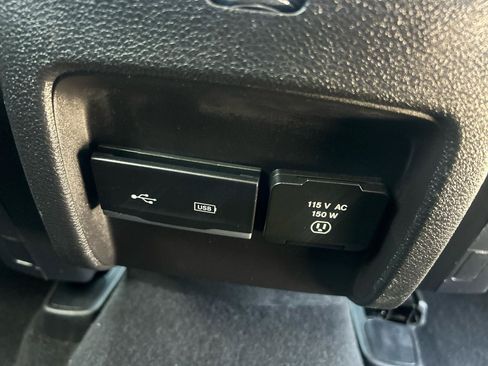 Used 2019 Jeep Cherokee Latitude Plus w/ Comfort/Convenience Group AWD/4WD image 16