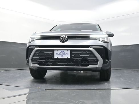 New 2026 Volkswagen Taos SE image 20