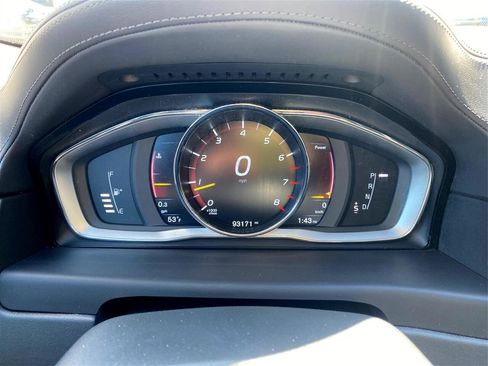 Used 2016 Volvo XC70 T5 Premier w/ Proximity Package image 28