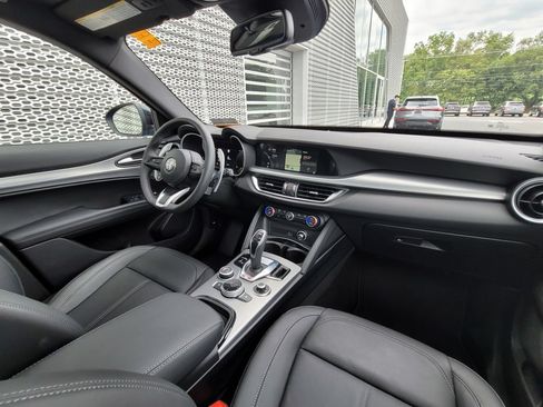 Used 2025 Alfa Romeo Stelvio Sprint AWD/4WD image 23