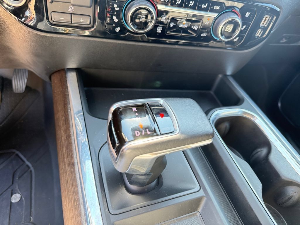 Used 2022 Chevrolet Silverado 1500 High Country w/ High Country Premium Package AWD/4WD image 30