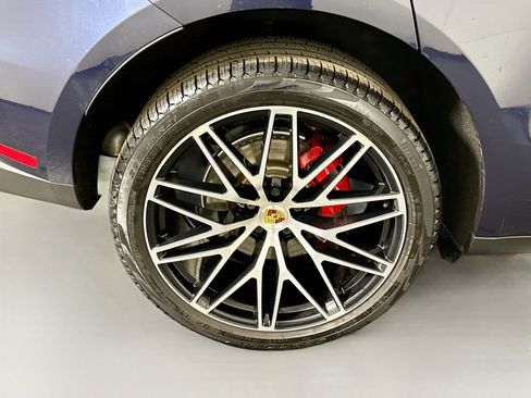 Used 2022 Porsche Macan S AWD/4WD image 32