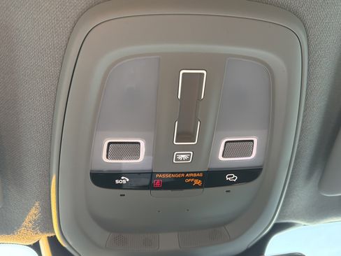 Certified 2025 Volvo XC40 B5 Core image 29