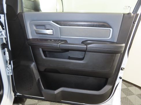 Used 2022 RAM 2500 Big Horn image 32
