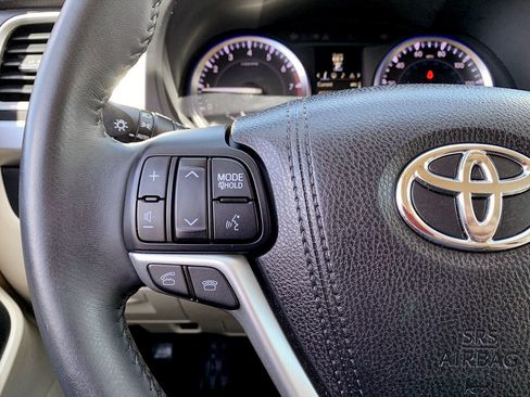 Used 2016 Toyota Highlander Limited AWD/4WD image 19