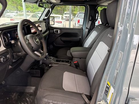Used 2024 Jeep Wrangler Sport S image 8